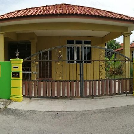 Assyifa Homestay Дунґун Екстер'єр фото