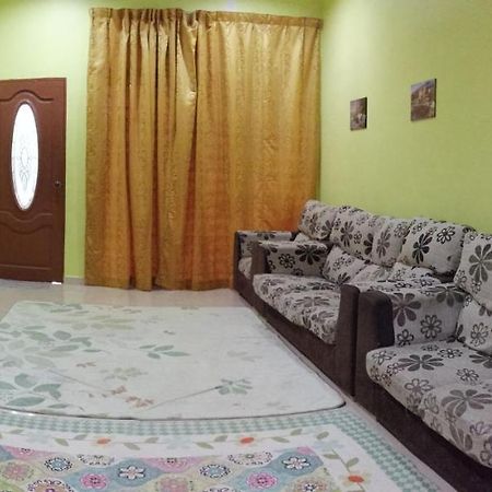 Assyifa Homestay Дунґун Екстер'єр фото