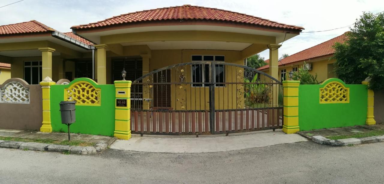 Assyifa Homestay Дунґун Екстер'єр фото