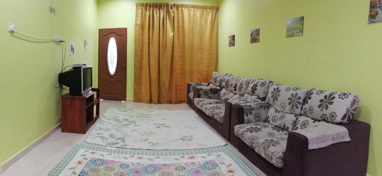Assyifa Homestay Дунґун Екстер'єр фото